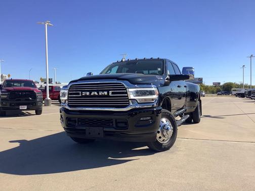 2024 RAM 3500 Laramie Crew Cab 4x4 8' Box