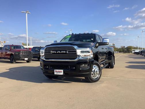 2024 RAM 3500 Laramie Crew Cab 4x4 8' Box