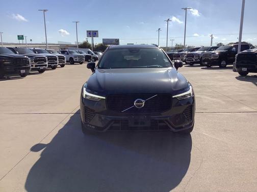 2023 Volvo XC60 B6 Ultimate Dark Theme