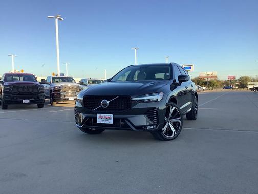 2023 Volvo XC60 B6 Ultimate Dark Theme