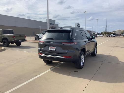 2025 Jeep Grand Cherokee Laredo