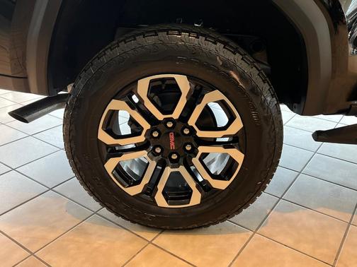 2025 GMC Canyon AT4
