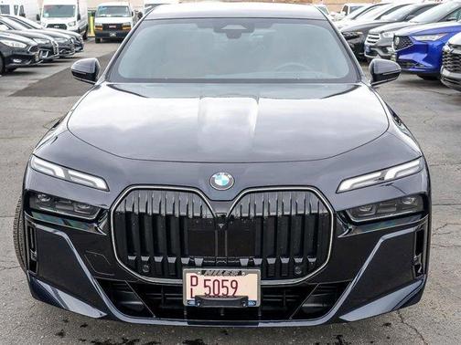 2025 BMW 760 760i xDrive
