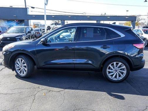 2022 Ford Escape Titanium Hybrid