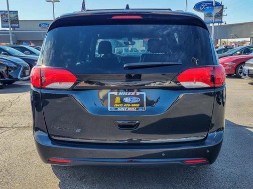 2018 Chrysler Pacifica Touring-L