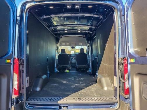 2025 Ford Transit-250 148 WB Medium Roof Cargo