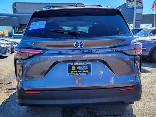 2024 Toyota Sienna LE