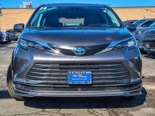 2024 Toyota Sienna LE