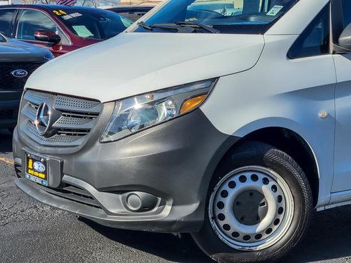 2016 Mercedes-Benz Metris Base