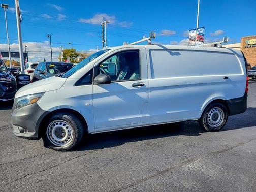 2016 Mercedes-Benz Metris Base