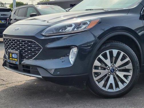 2022 Ford Escape Titanium Hybrid