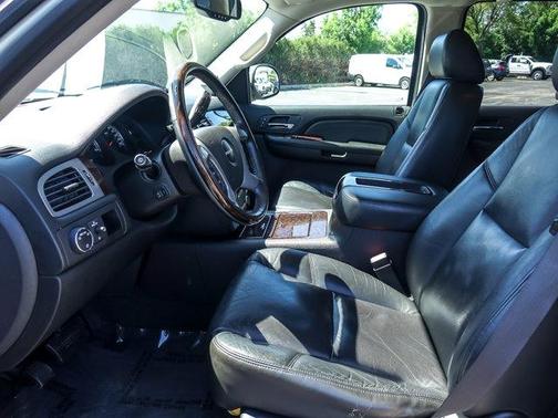 White Diamond Tri-Coat 2009 GMC Yukon Denali