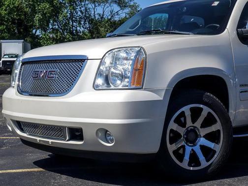 White Diamond Tri-Coat 2009 GMC Yukon Denali