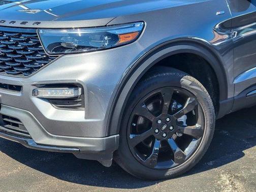 Carbonized Gray Metallic 2023 Ford Explorer ST-Line