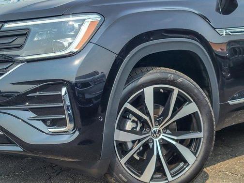 2025 Volkswagen Atlas Cross Sport 2.0T SEL Premium R-Line