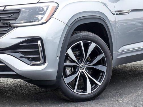 Silver Mist Metallic 2026 Volkswagen Atlas Cross Sport 2.0T SEL Premium R-Line
