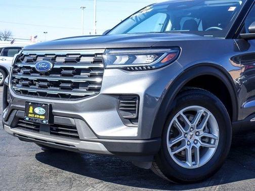 Carbonized Gray Metallic 2025 Ford Explorer Active