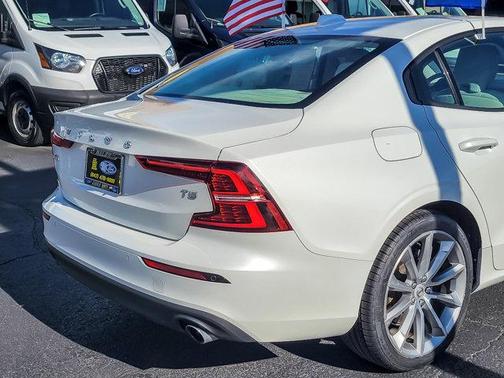 2021 Volvo S60 T5 Momentum