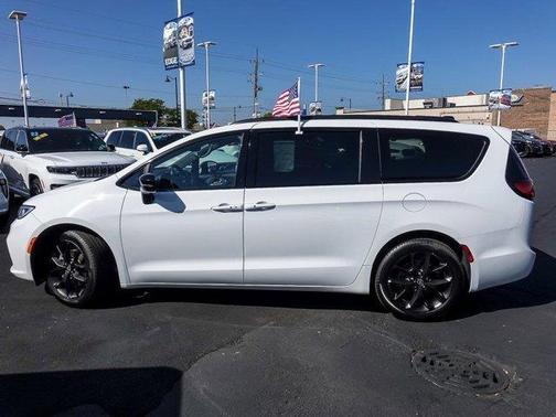 2025 Chrysler Pacifica Limited