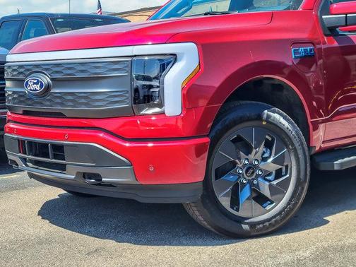 2025 Ford F-150 Lightning LARIAT