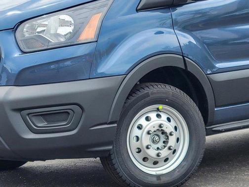 2025 Ford Transit-250 148 WB Medium Roof Cargo
