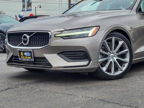 2019 Volvo S60 T6 Momentum