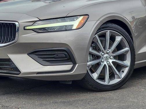 2019 Volvo S60 T6 Momentum
