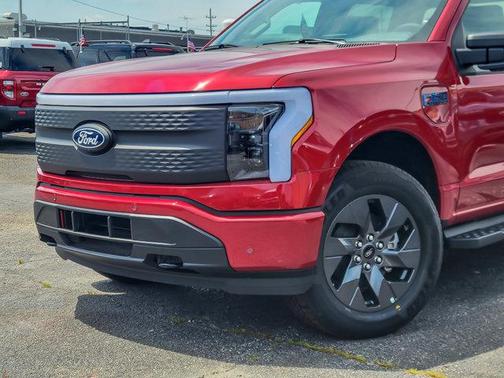 2025 Ford F-150 Lightning Flash