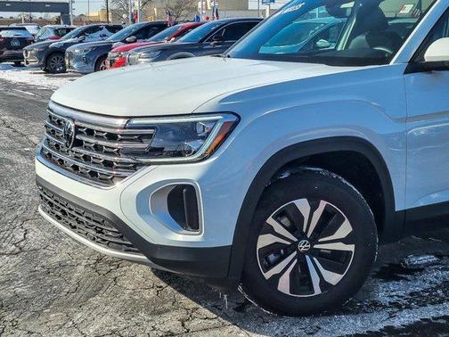 2025 Volkswagen Atlas 2.0T SE