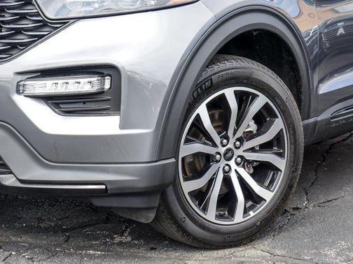 Gray Metallic 2023 Ford Explorer ST-Line