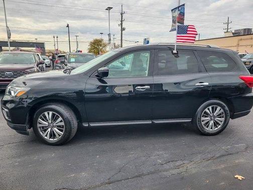 2020 Nissan Pathfinder SV