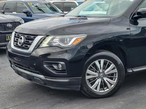 2020 Nissan Pathfinder SV