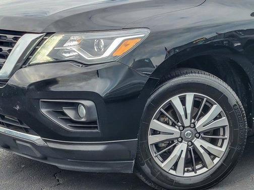 2020 Nissan Pathfinder SV