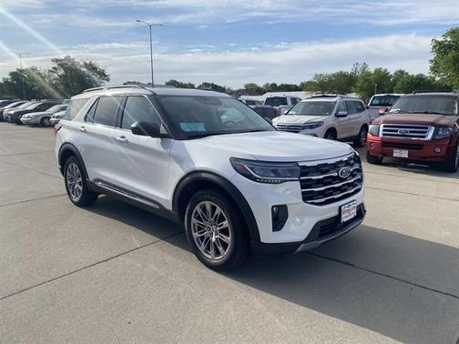 Star White Metallic Tri-Coat 2025 Ford Explorer Active
