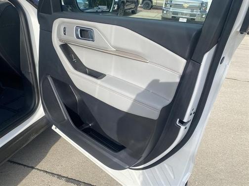 Star White Metallic Tri-Coat 2025 Ford Explorer Active