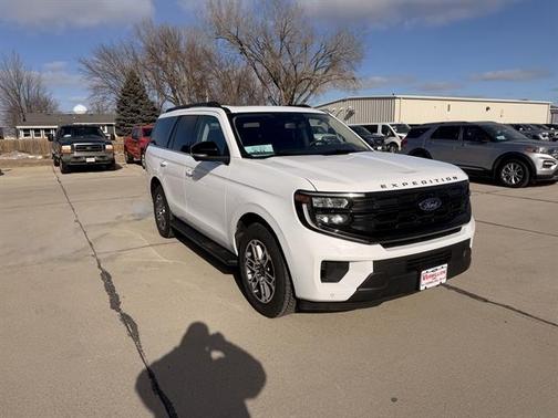 2025 Ford Expedition Active