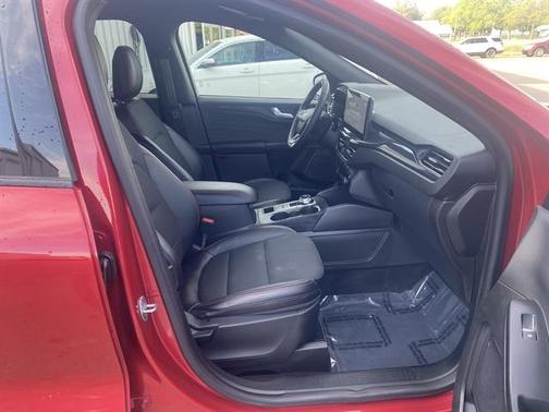 Rapid Red Metallic Tinted Clearcoat 2024 Ford Escape ST-Line