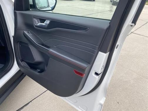 Star White Metallic Tri-Coat 2023 Ford Escape ST-Line Elite