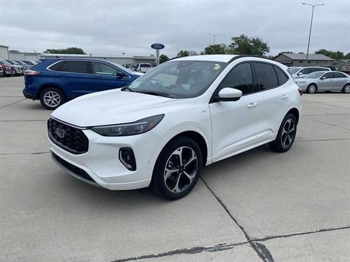 Star White Metallic Tri-Coat 2023 Ford Escape ST-Line Elite