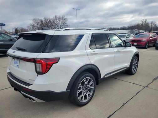 2025 Ford Explorer Platinum