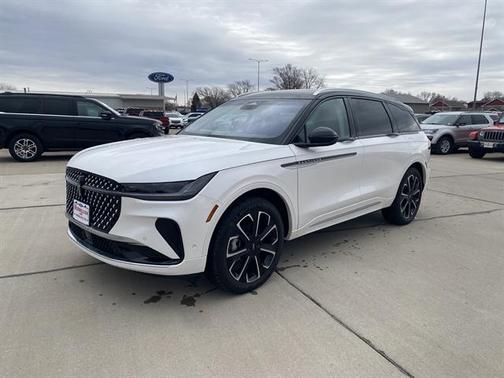 White Platinum Metallic Tri-Coat 2024 Lincoln Nautilus Reserve