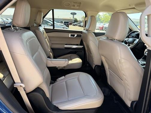 Atlas Blue Metallic 2022 Ford Explorer XLT