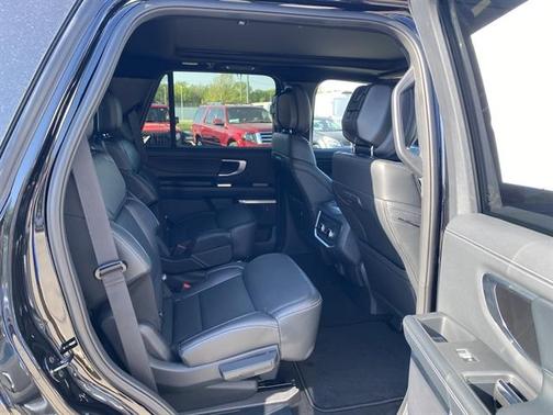 Agate Black Metallic 2026 Ford Expedition Platinum