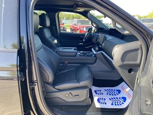 Agate Black Metallic 2026 Ford Expedition Platinum