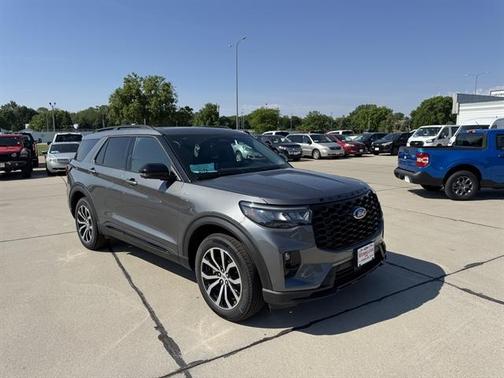 Carbonized Gray Metallic 2026 Ford Explorer ST-Line