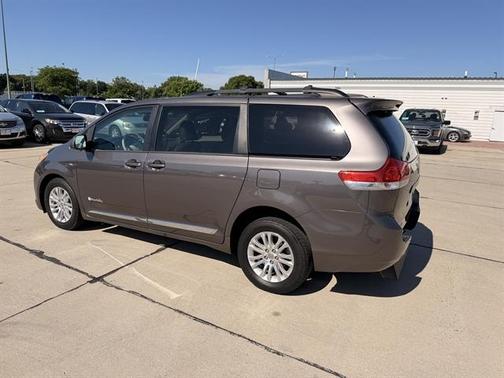 Predawn Gray Mica 2013 Toyota Sienna XLE