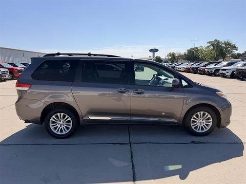 Predawn Gray Mica 2013 Toyota Sienna XLE