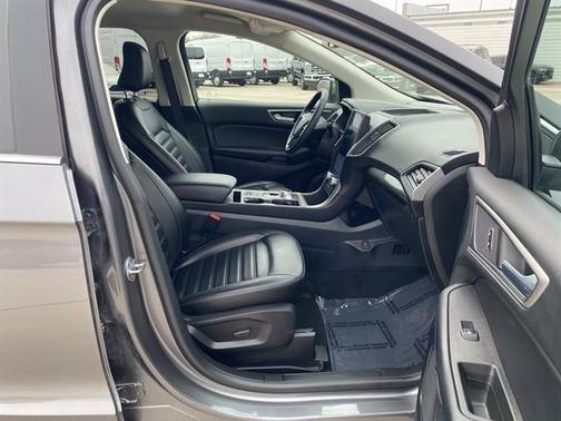 Carbonized Gray Metallic 2023 Ford Edge SEL
