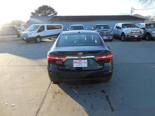 Black 2014 Toyota Avalon XLE