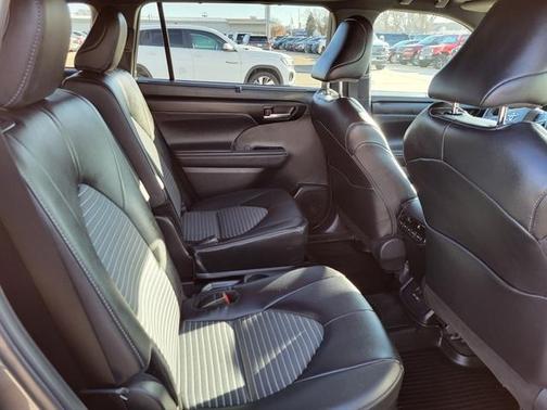 2024 Toyota Highlander XSE